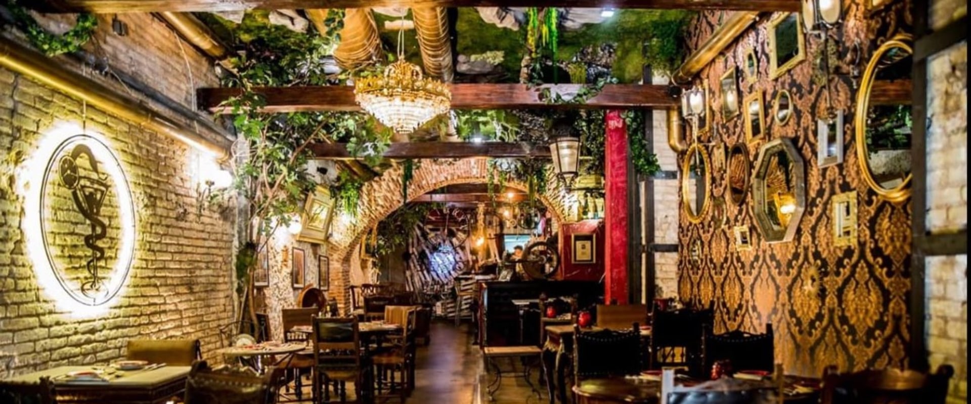 Top Tapas Bars in Valencia with Live Music or Entertainment